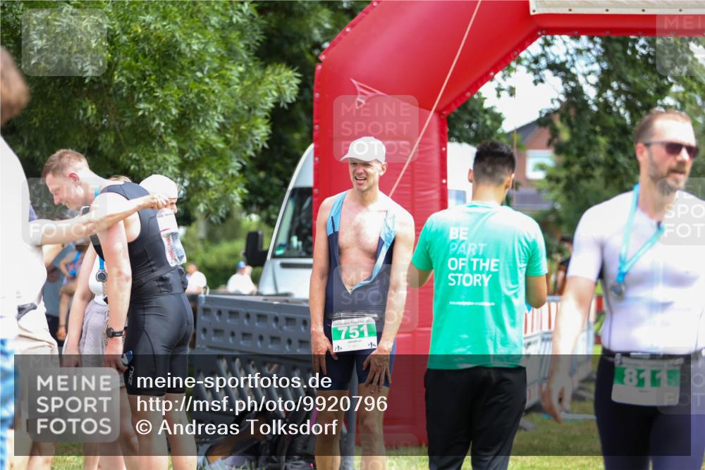 21.06.2026 - 29. Vierlanden-Triathlon Andreas Tolksdorf http://msf.ph/oto/9920796 21.06.2026 13:20:17 Ziel 709, 751 meine-sportfotos.de