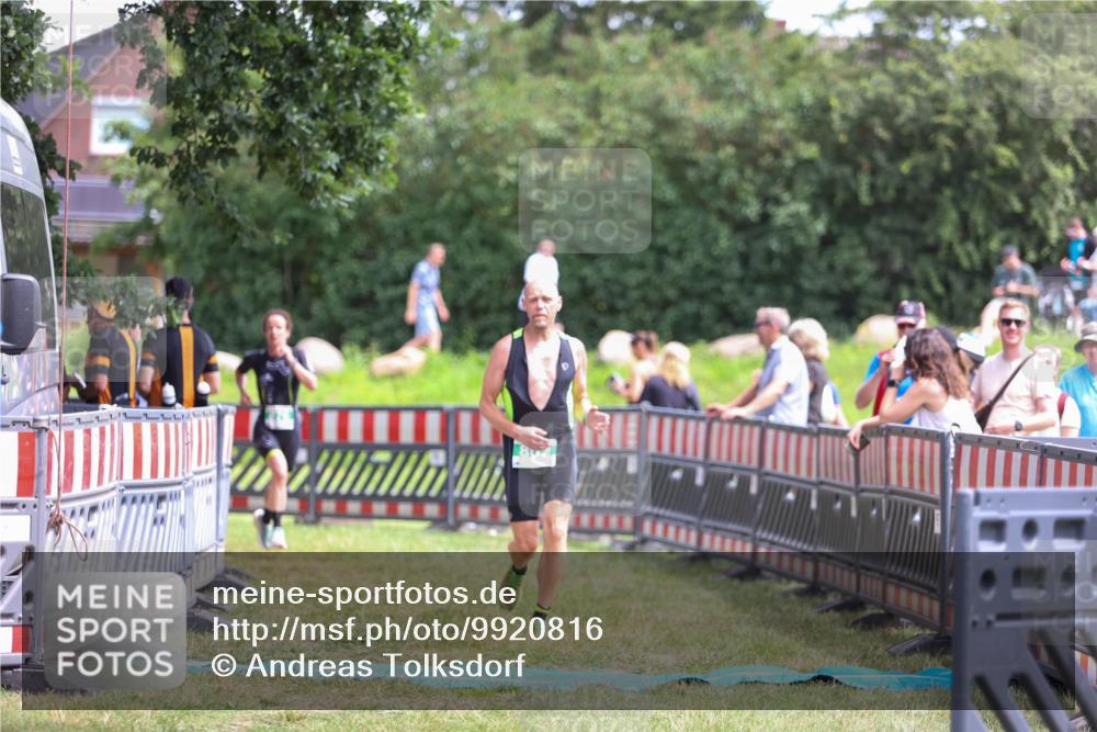 21.06.2026 - 29. Vierlanden-Triathlon Andreas Tolksdorf http://msf.ph/oto/9920816 21.06.2026 13:20:51 Ziel 802, 876 meine-sportfotos.de