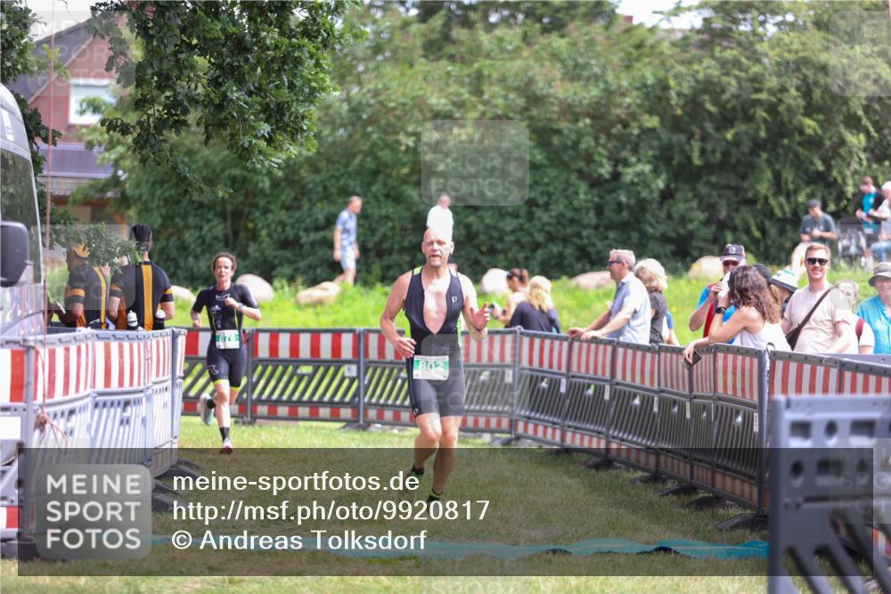 21.06.2026 - 29. Vierlanden-Triathlon Andreas Tolksdorf http://msf.ph/oto/9920817 21.06.2026 13:20:51 Ziel 802, 876 meine-sportfotos.de