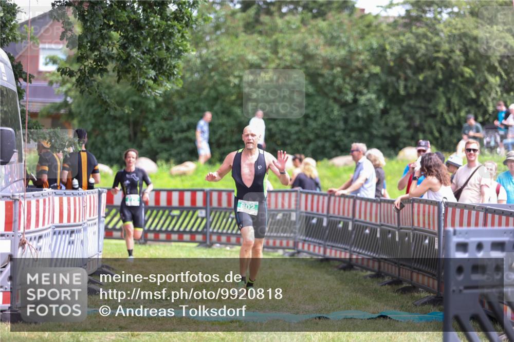 21.06.2026 - 29. Vierlanden-Triathlon Andreas Tolksdorf http://msf.ph/oto/9920818 21.06.2026 13:20:51 Ziel 802, 876 meine-sportfotos.de