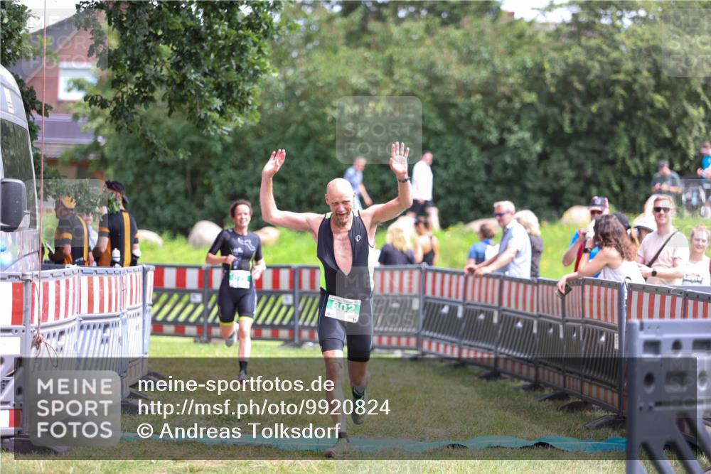 21.06.2026 - 29. Vierlanden-Triathlon Andreas Tolksdorf http://msf.ph/oto/9920824 21.06.2026 13:20:52 Ziel 802, 876 meine-sportfotos.de