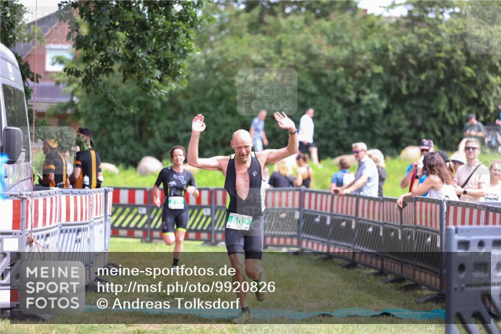 21.06.2026 - 29. Vierlanden-Triathlon Andreas Tolksdorf http://msf.ph/oto/9920826 21.06.2026 13:20:52 Ziel 802, 876 meine-sportfotos.de