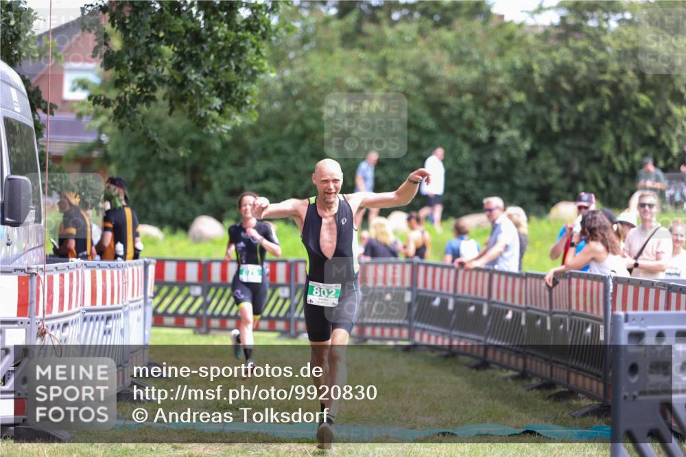 21.06.2026 - 29. Vierlanden-Triathlon Andreas Tolksdorf http://msf.ph/oto/9920830 21.06.2026 13:20:52 Ziel 802, 876 meine-sportfotos.de