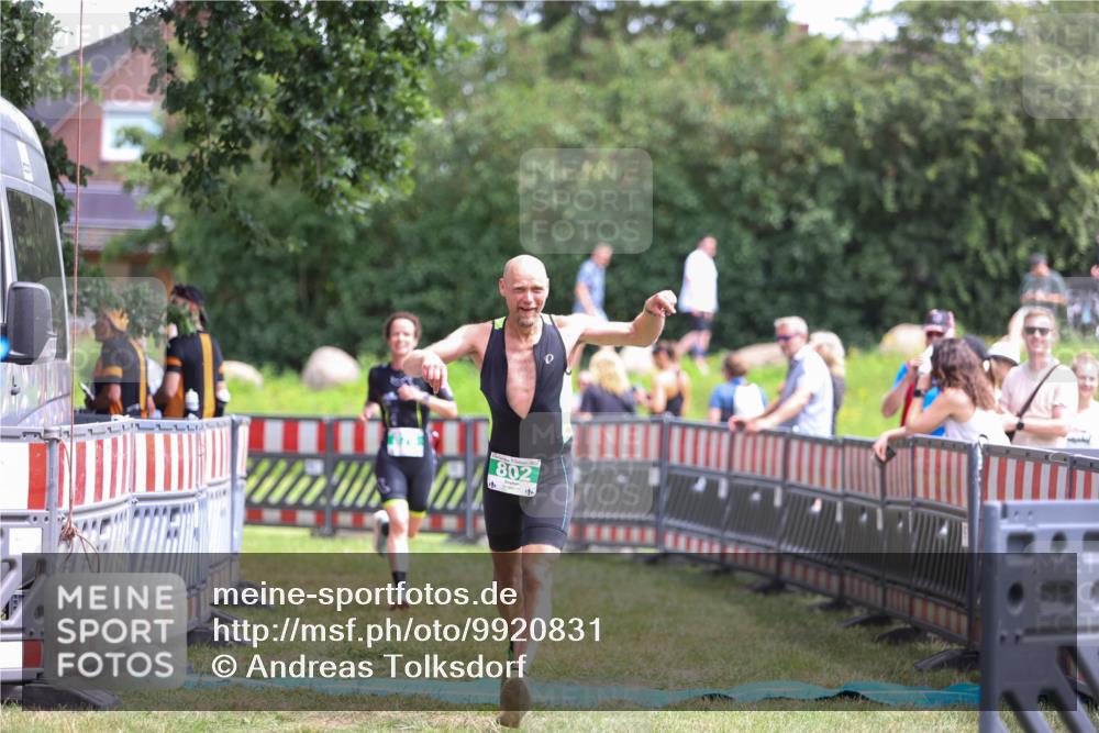 21.06.2026 - 29. Vierlanden-Triathlon Andreas Tolksdorf http://msf.ph/oto/9920831 21.06.2026 13:20:52 Ziel 802, 876 meine-sportfotos.de