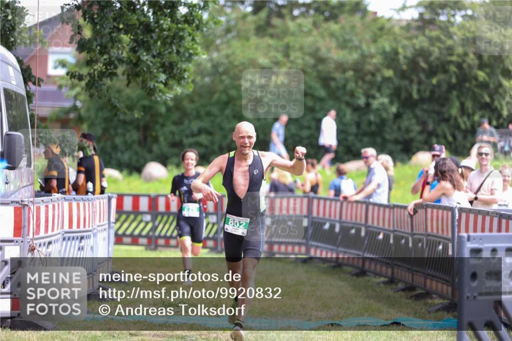 21.06.2026 - 29. Vierlanden-Triathlon Andreas Tolksdorf http://msf.ph/oto/9920832 21.06.2026 13:20:52 Ziel 802, 876 meine-sportfotos.de