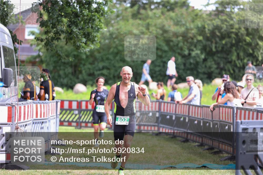 21.06.2026 - 29. Vierlanden-Triathlon Andreas Tolksdorf http://msf.ph/oto/9920834 21.06.2026 13:20:52 Ziel 802, 876 meine-sportfotos.de