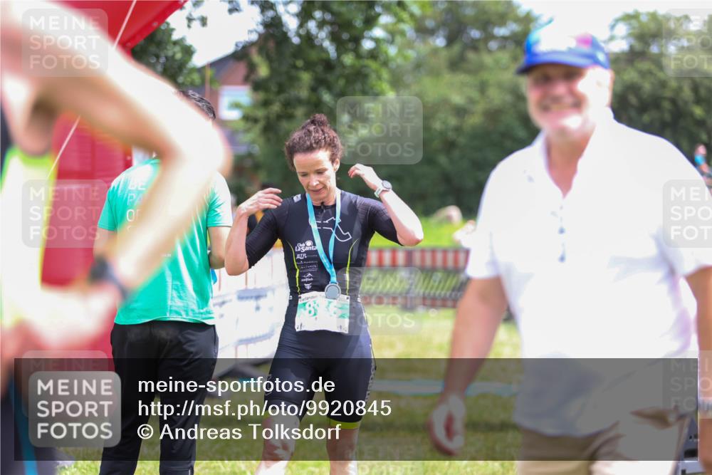 21.06.2026 - 29. Vierlanden-Triathlon Andreas Tolksdorf http://msf.ph/oto/9920845 21.06.2026 13:21:05 Ziel  meine-sportfotos.de
