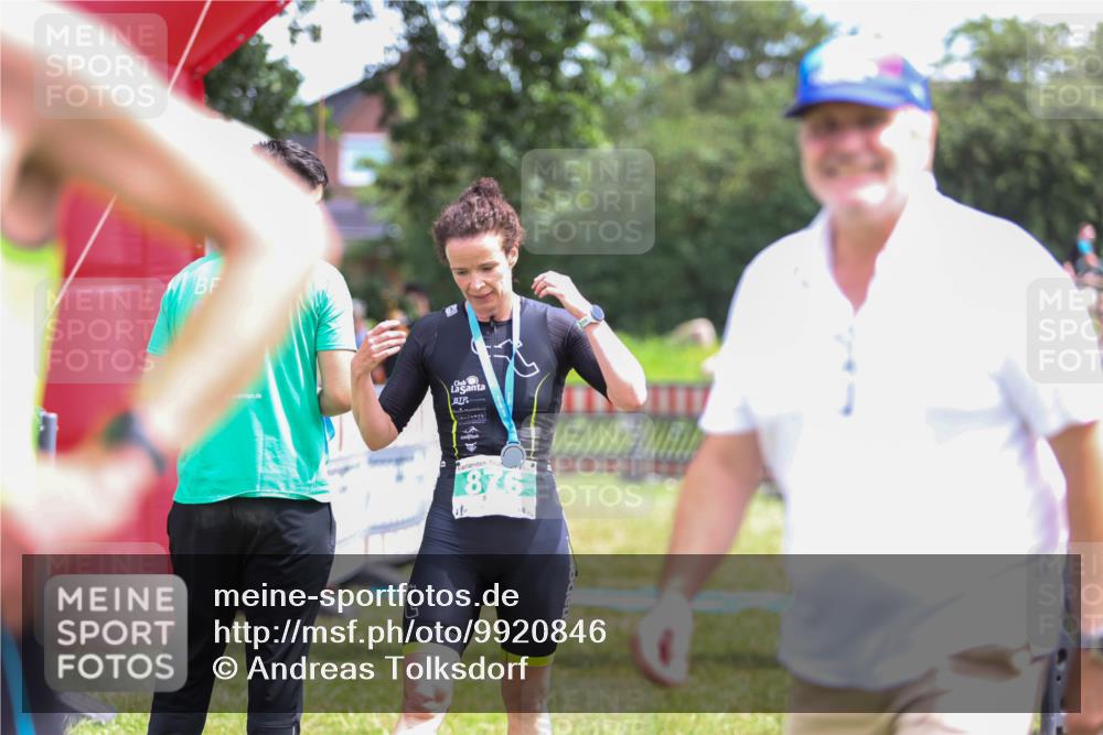 21.06.2026 - 29. Vierlanden-Triathlon Andreas Tolksdorf http://msf.ph/oto/9920846 21.06.2026 13:21:05 Ziel  meine-sportfotos.de
