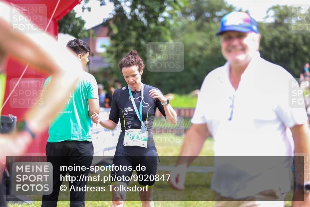 21.06.2026 - 29. Vierlanden-Triathlon Andreas Tolksdorf http://msf.ph/oto/9920847 21.06.2026 13:21:05 Ziel  meine-sportfotos.de