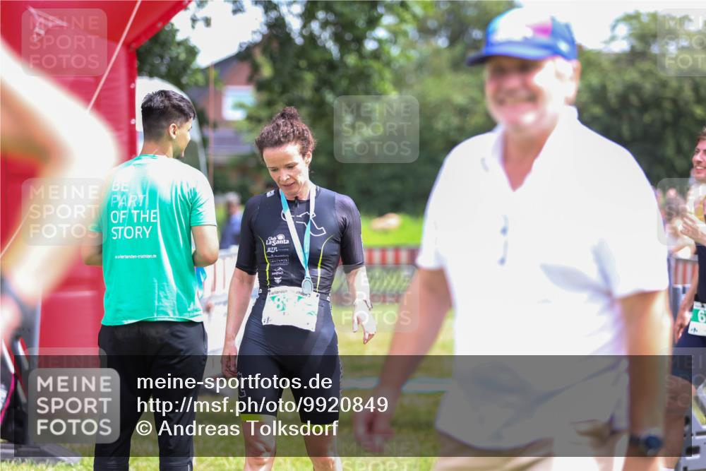 21.06.2026 - 29. Vierlanden-Triathlon Andreas Tolksdorf http://msf.ph/oto/9920849 21.06.2026 13:21:05 Ziel  meine-sportfotos.de