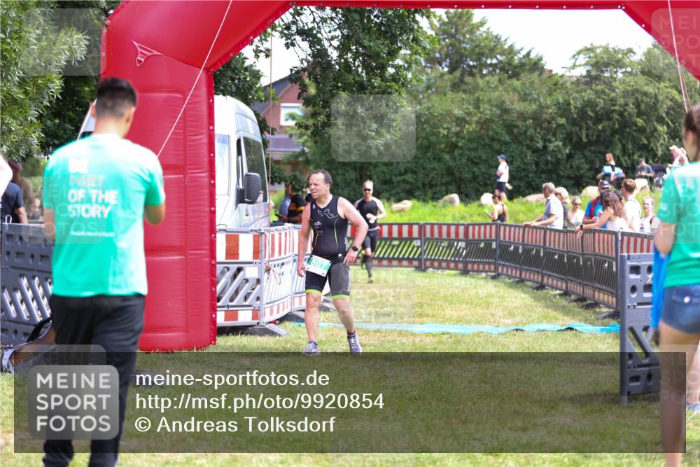 21.06.2026 - 29. Vierlanden-Triathlon Andreas Tolksdorf http://msf.ph/oto/9920854 21.06.2026 13:21:19 Ziel 176, 807 meine-sportfotos.de