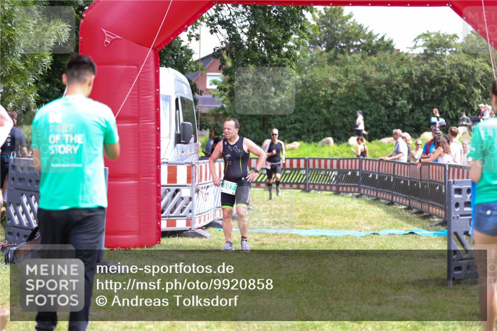 21.06.2026 - 29. Vierlanden-Triathlon Andreas Tolksdorf http://msf.ph/oto/9920858 21.06.2026 13:21:20 Ziel 176, 807 meine-sportfotos.de