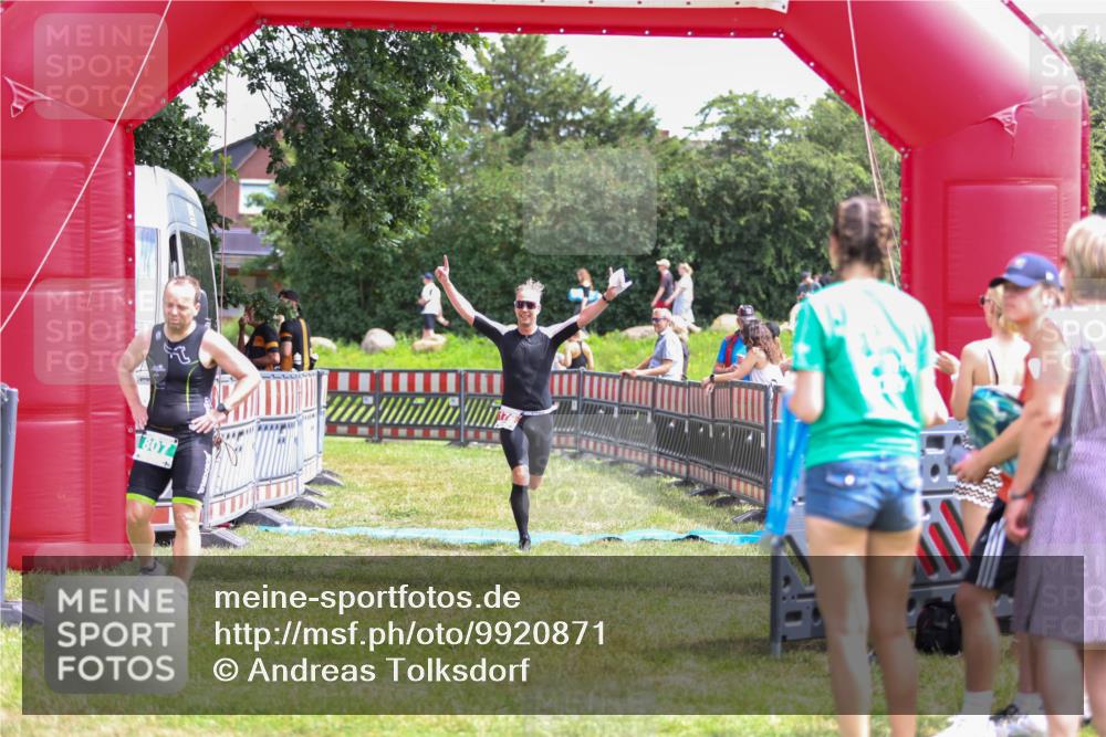 21.06.2026 - 29. Vierlanden-Triathlon Andreas Tolksdorf http://msf.ph/oto/9920871 21.06.2026 13:21:23 Ziel 176 meine-sportfotos.de
