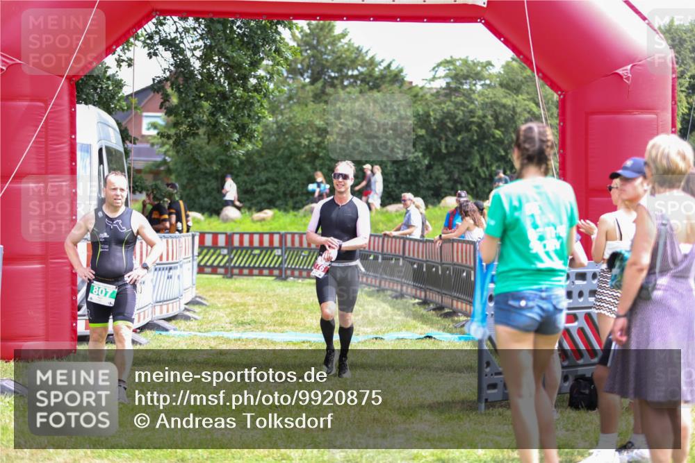 21.06.2026 - 29. Vierlanden-Triathlon Andreas Tolksdorf http://msf.ph/oto/9920875 21.06.2026 13:21:24 Ziel 176 meine-sportfotos.de