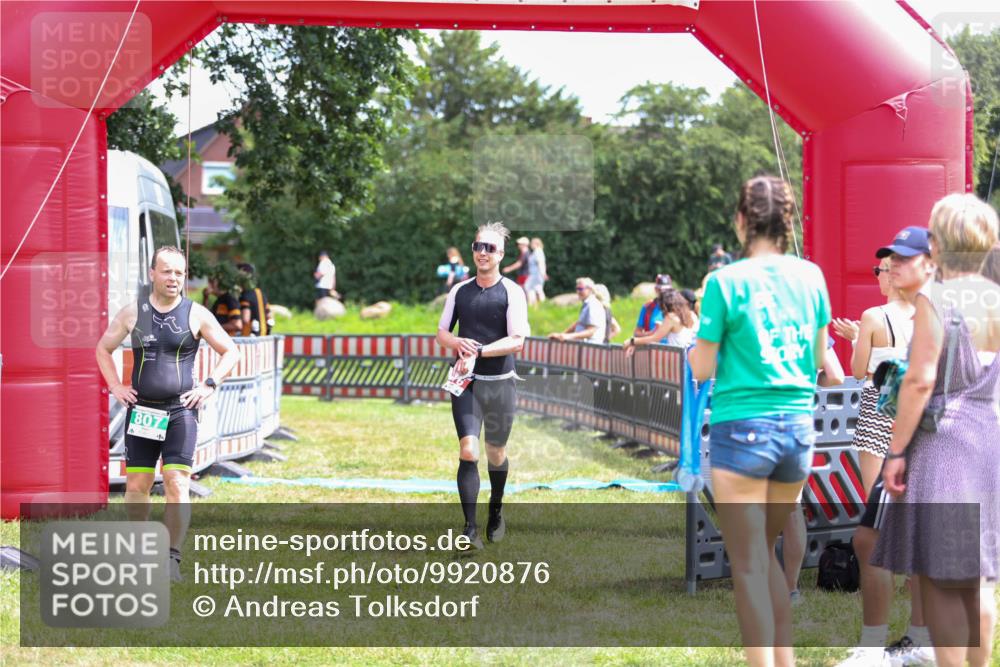 21.06.2026 - 29. Vierlanden-Triathlon Andreas Tolksdorf http://msf.ph/oto/9920876 21.06.2026 13:21:24 Ziel 176 meine-sportfotos.de