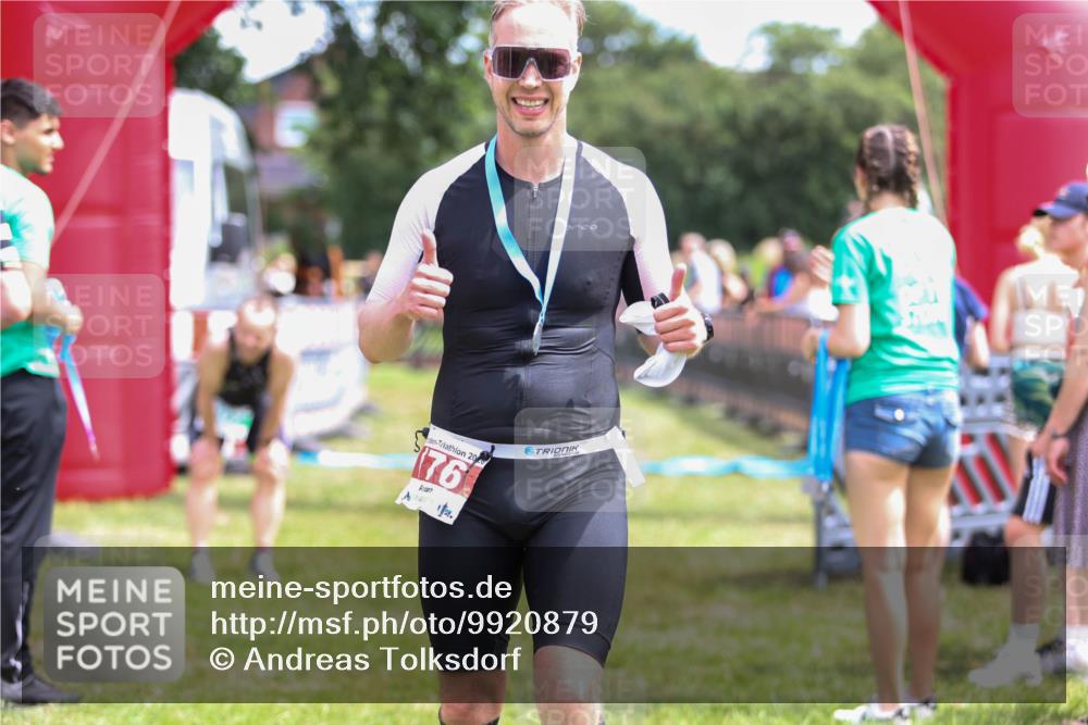 21.06.2026 - 29. Vierlanden-Triathlon Andreas Tolksdorf http://msf.ph/oto/9920879 21.06.2026 13:21:33 Ziel  meine-sportfotos.de