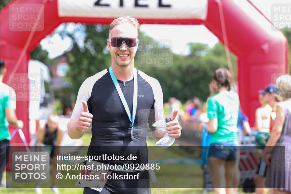 21.06.2026 - 29. Vierlanden-Triathlon Andreas Tolksdorf http://msf.ph/oto/9920885 21.06.2026 13:21:34 Ziel  meine-sportfotos.de