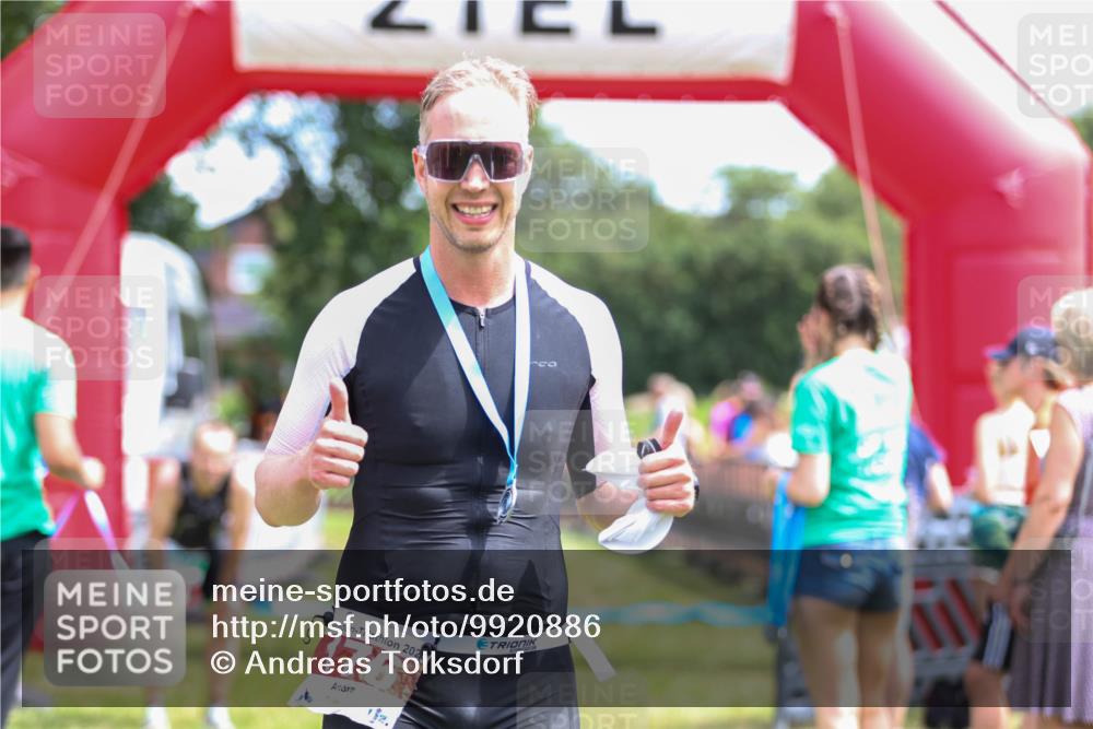 21.06.2026 - 29. Vierlanden-Triathlon Andreas Tolksdorf http://msf.ph/oto/9920886 21.06.2026 13:21:34 Ziel  meine-sportfotos.de
