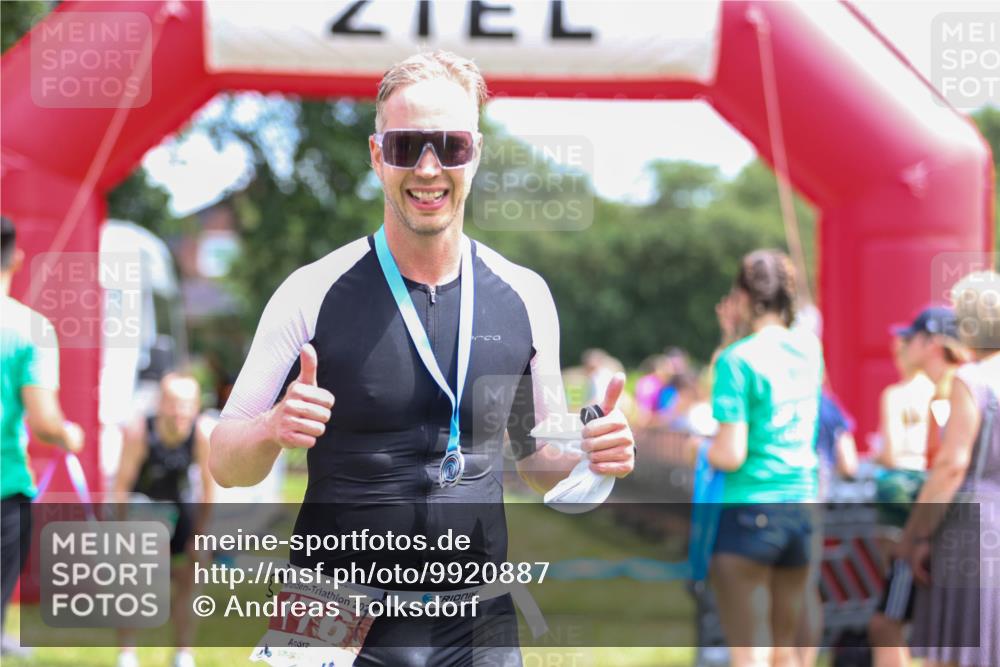 21.06.2026 - 29. Vierlanden-Triathlon Andreas Tolksdorf http://msf.ph/oto/9920887 21.06.2026 13:21:34 Ziel  meine-sportfotos.de