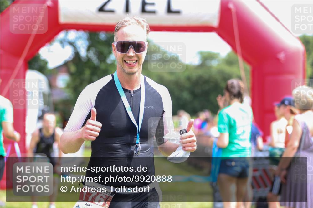 21.06.2026 - 29. Vierlanden-Triathlon Andreas Tolksdorf http://msf.ph/oto/9920888 21.06.2026 13:21:34 Ziel  meine-sportfotos.de