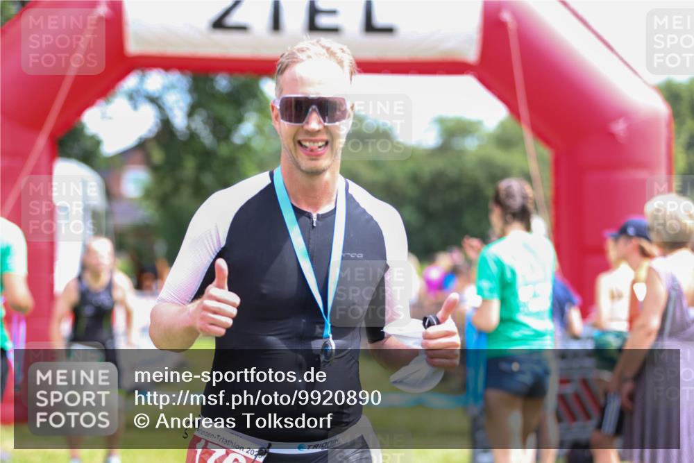 21.06.2026 - 29. Vierlanden-Triathlon Andreas Tolksdorf http://msf.ph/oto/9920890 21.06.2026 13:21:34 Ziel  meine-sportfotos.de