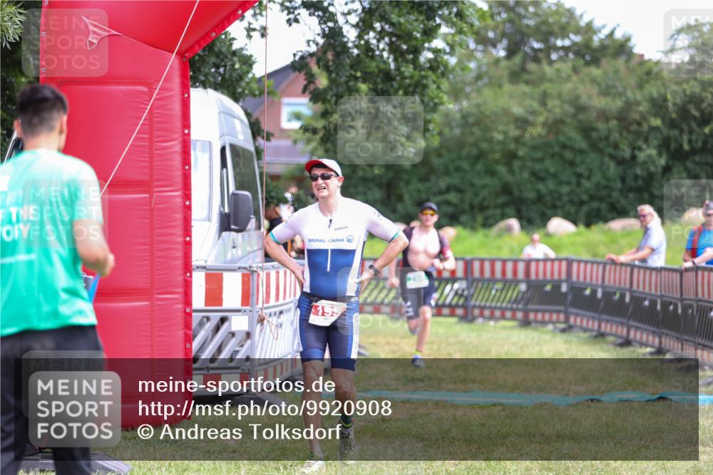 21.06.2026 - 29. Vierlanden-Triathlon Andreas Tolksdorf http://msf.ph/oto/9920908 21.06.2026 13:22:09 Ziel 195, 740 meine-sportfotos.de