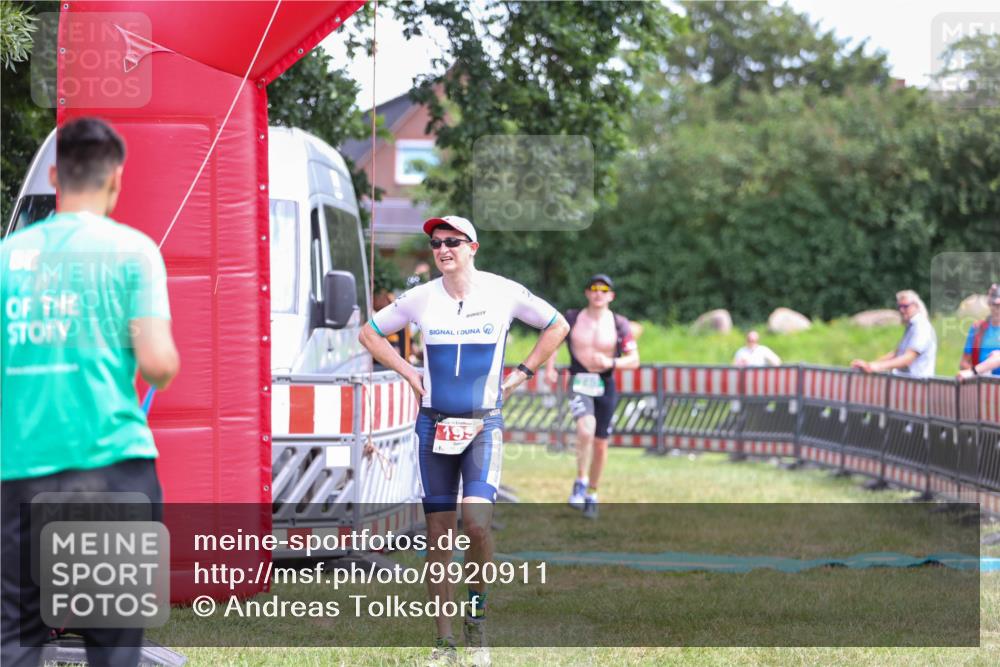 21.06.2026 - 29. Vierlanden-Triathlon Andreas Tolksdorf http://msf.ph/oto/9920911 21.06.2026 13:22:09 Ziel 195, 740 meine-sportfotos.de