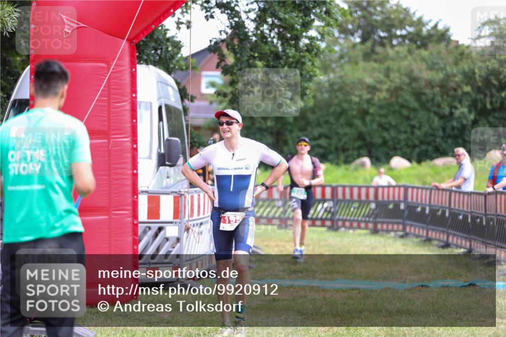 21.06.2026 - 29. Vierlanden-Triathlon Andreas Tolksdorf http://msf.ph/oto/9920912 21.06.2026 13:22:10 Ziel 195, 740, 1014 meine-sportfotos.de