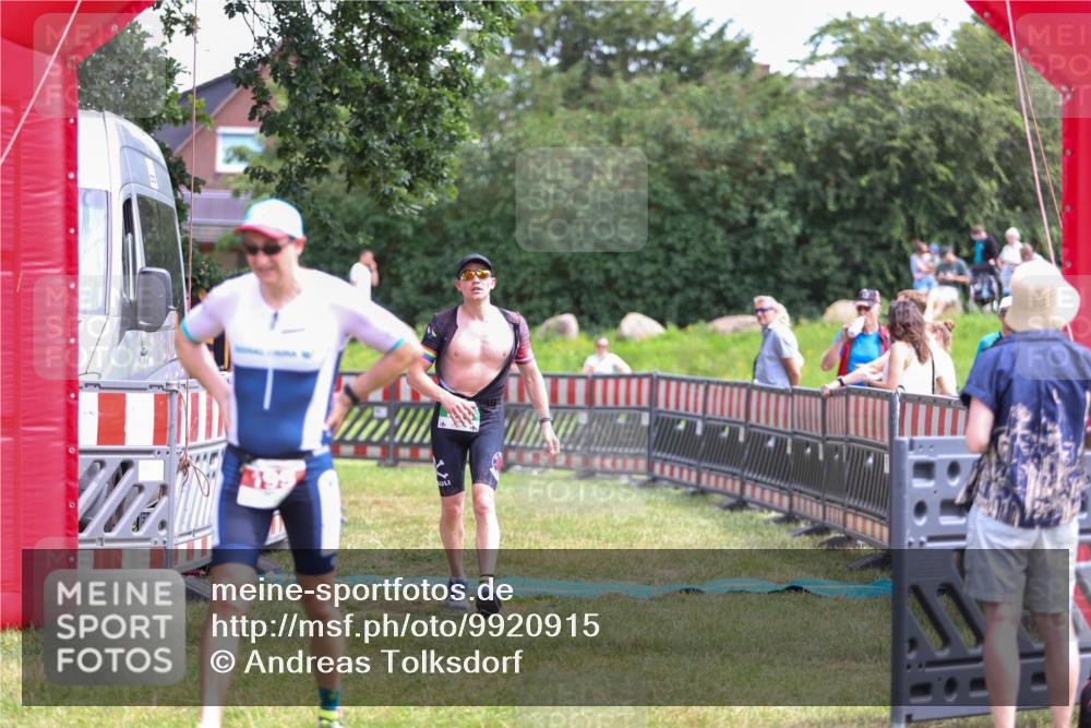 21.06.2026 - 29. Vierlanden-Triathlon Andreas Tolksdorf http://msf.ph/oto/9920915 21.06.2026 13:22:12 Ziel 740, 1014 meine-sportfotos.de