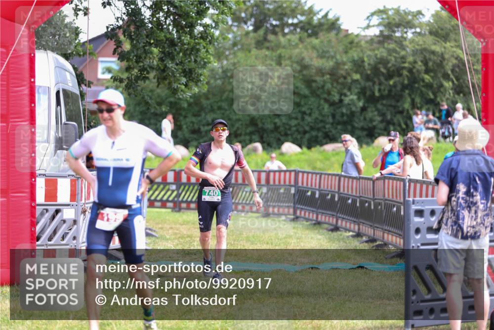 21.06.2026 - 29. Vierlanden-Triathlon Andreas Tolksdorf http://msf.ph/oto/9920917 21.06.2026 13:22:12 Ziel 740, 1014 meine-sportfotos.de