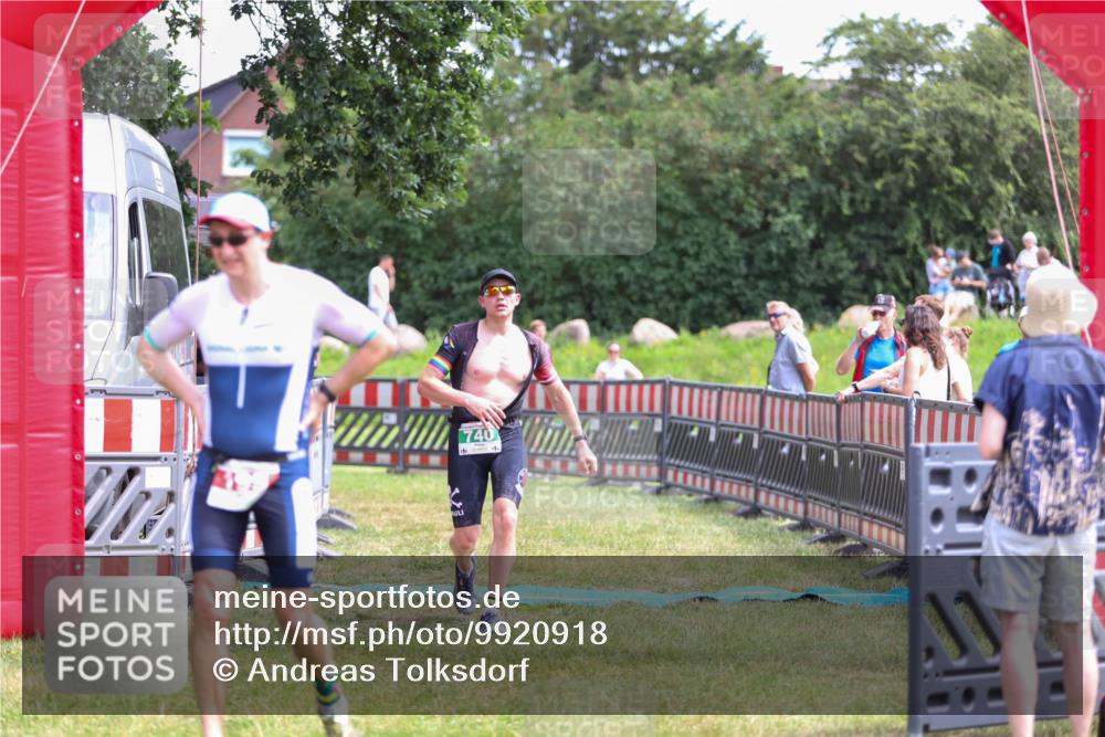 21.06.2026 - 29. Vierlanden-Triathlon Andreas Tolksdorf http://msf.ph/oto/9920918 21.06.2026 13:22:12 Ziel 740, 1014 meine-sportfotos.de