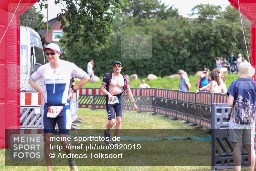 21.06.2026 - 29. Vierlanden-Triathlon Andreas Tolksdorf http://msf.ph/oto/9920919 21.06.2026 13:22:12 Ziel 740, 1014 meine-sportfotos.de