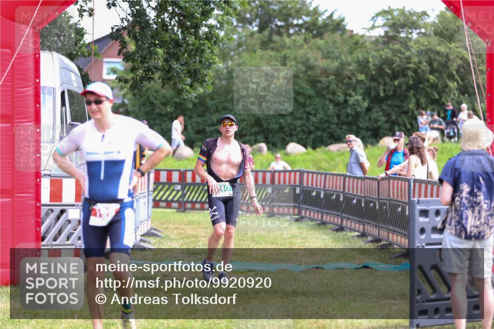 21.06.2026 - 29. Vierlanden-Triathlon Andreas Tolksdorf http://msf.ph/oto/9920920 21.06.2026 13:22:12 Ziel 740, 1014 meine-sportfotos.de