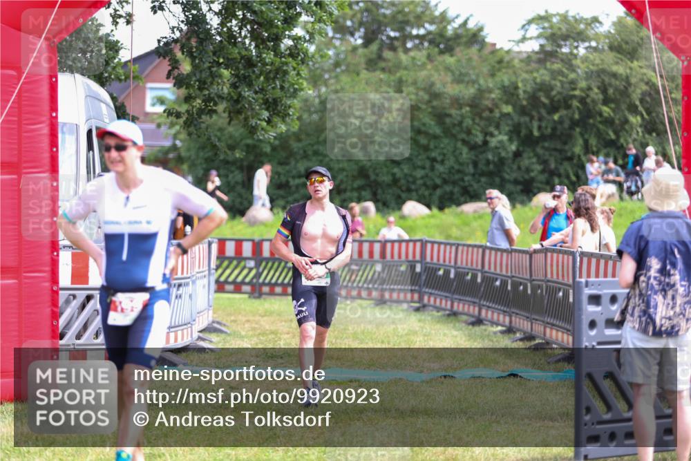 21.06.2026 - 29. Vierlanden-Triathlon Andreas Tolksdorf http://msf.ph/oto/9920923 21.06.2026 13:22:12 Ziel 740, 1014 meine-sportfotos.de