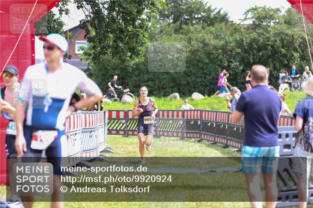 21.06.2026 - 29. Vierlanden-Triathlon Andreas Tolksdorf http://msf.ph/oto/9920924 21.06.2026 13:22:20 Ziel 293, 779, 1014 meine-sportfotos.de
