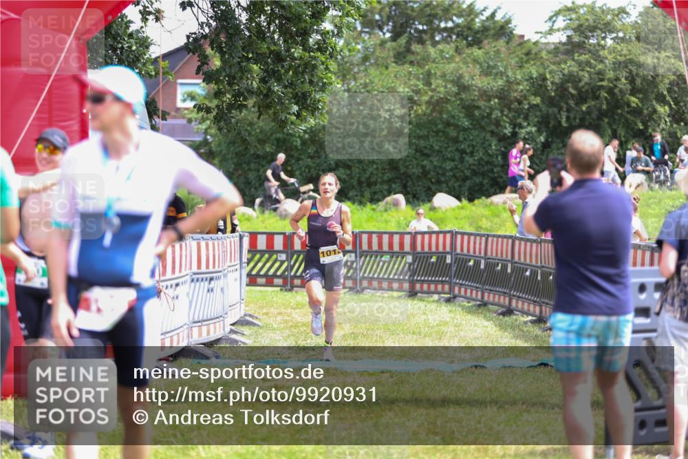 21.06.2026 - 29. Vierlanden-Triathlon Andreas Tolksdorf http://msf.ph/oto/9920931 21.06.2026 13:22:20 Ziel 293, 779, 1014 meine-sportfotos.de