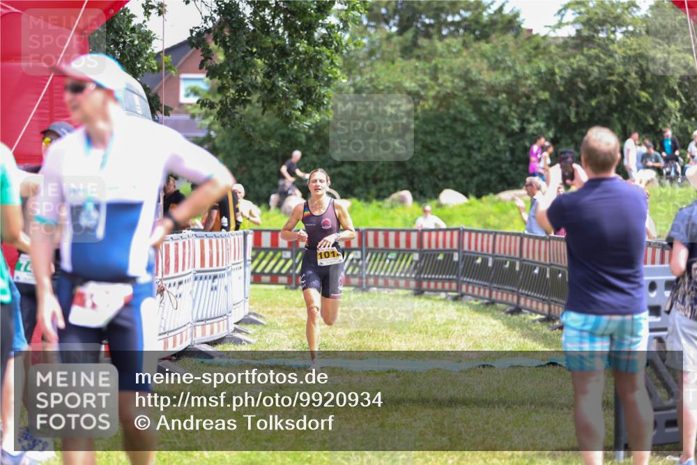 21.06.2026 - 29. Vierlanden-Triathlon Andreas Tolksdorf http://msf.ph/oto/9920934 21.06.2026 13:22:21 Ziel 293, 779, 1014 meine-sportfotos.de