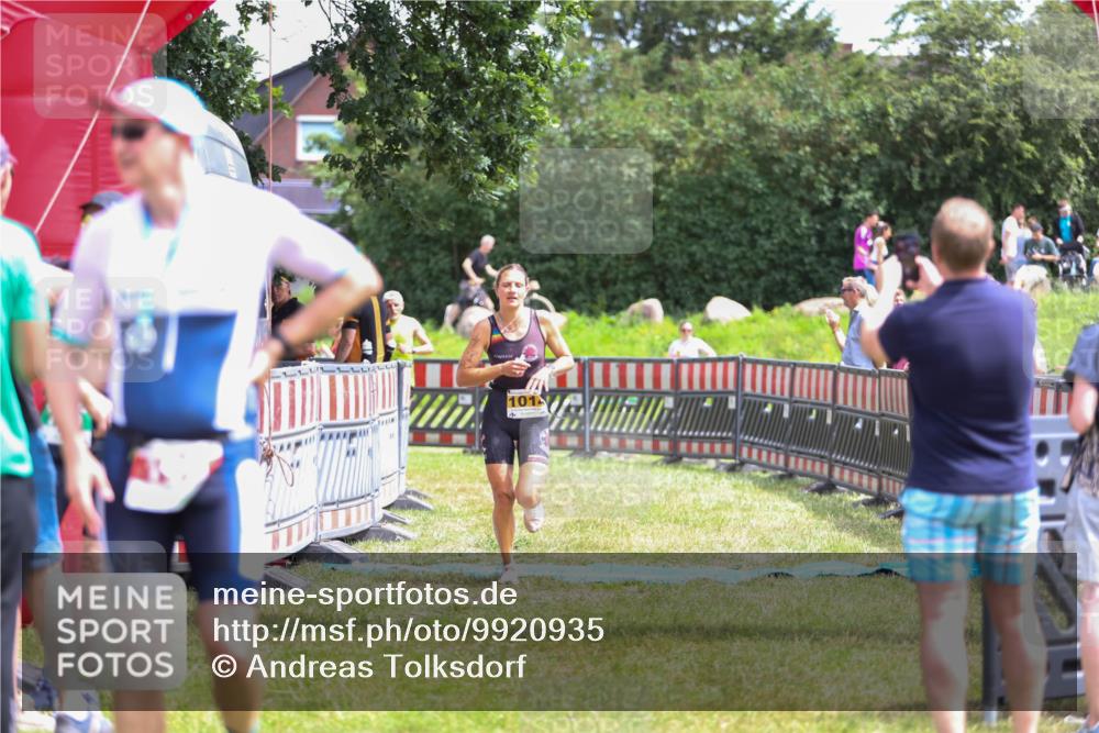 21.06.2026 - 29. Vierlanden-Triathlon Andreas Tolksdorf http://msf.ph/oto/9920935 21.06.2026 13:22:21 Ziel 293, 779, 1014 meine-sportfotos.de