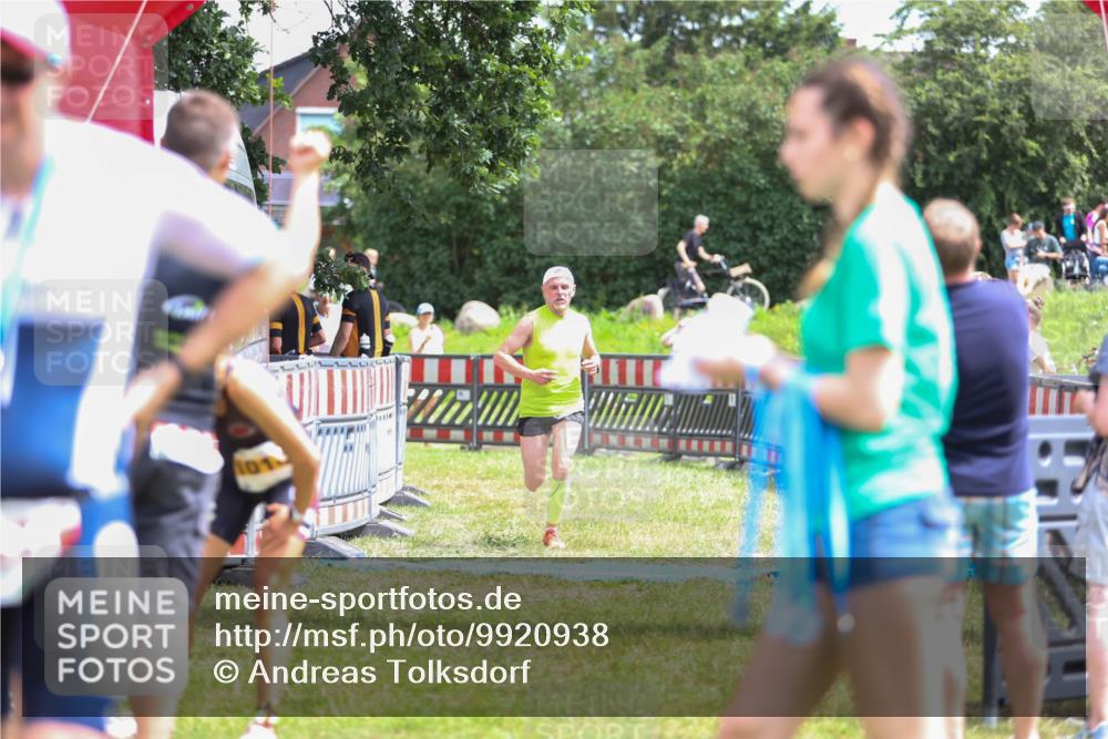 21.06.2026 - 29. Vierlanden-Triathlon Andreas Tolksdorf http://msf.ph/oto/9920938 21.06.2026 13:22:24 Ziel 293, 779, 1014 meine-sportfotos.de