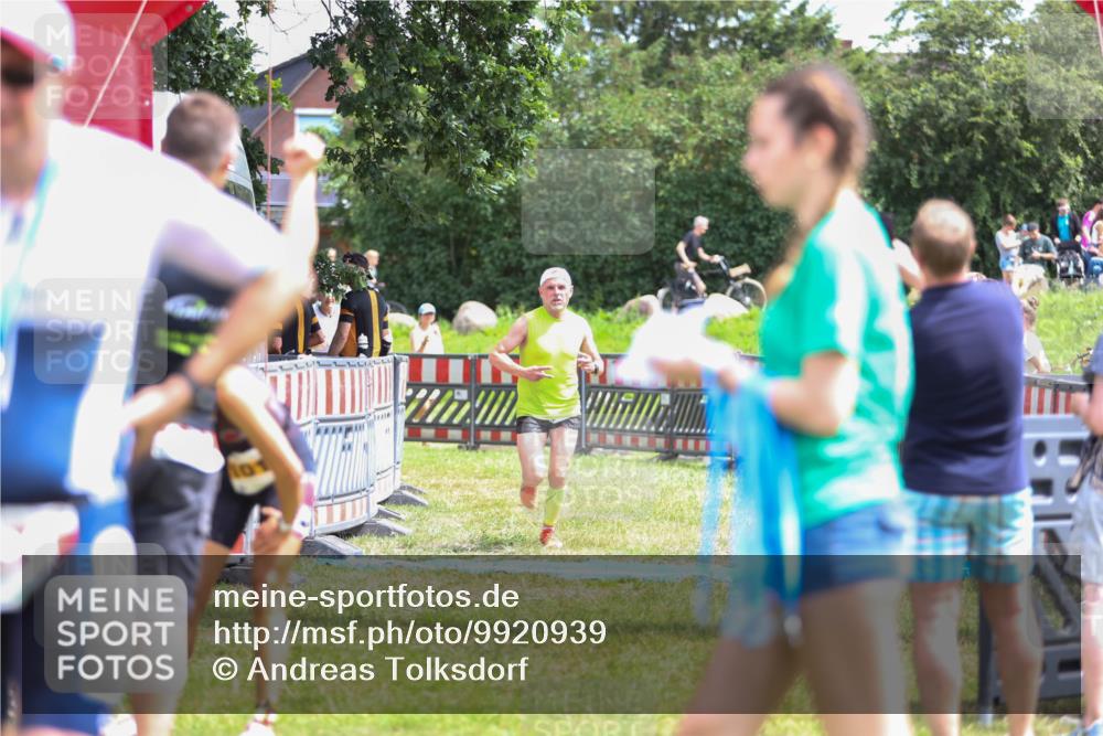 21.06.2026 - 29. Vierlanden-Triathlon Andreas Tolksdorf http://msf.ph/oto/9920939 21.06.2026 13:22:24 Ziel 293, 779, 1014 meine-sportfotos.de