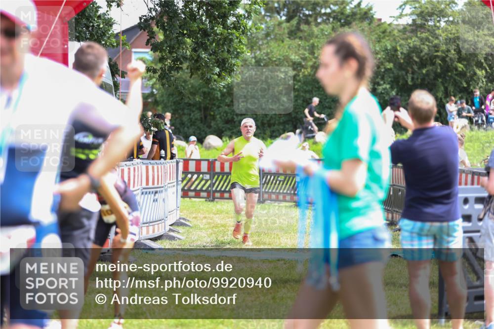 21.06.2026 - 29. Vierlanden-Triathlon Andreas Tolksdorf http://msf.ph/oto/9920940 21.06.2026 13:22:24 Ziel 293, 779, 1014 meine-sportfotos.de