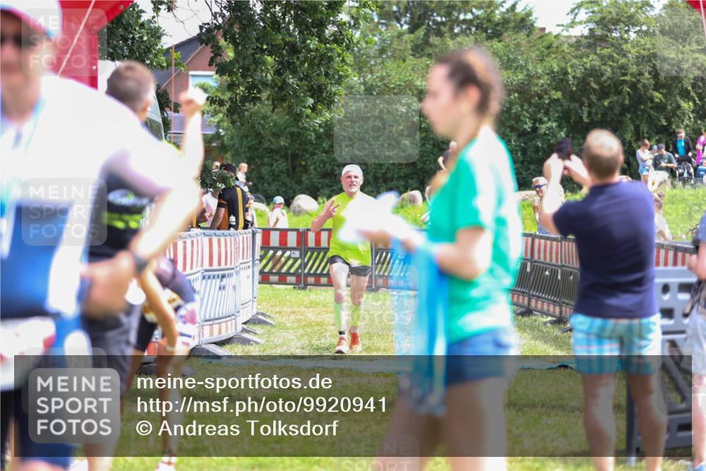 21.06.2026 - 29. Vierlanden-Triathlon Andreas Tolksdorf http://msf.ph/oto/9920941 21.06.2026 13:22:24 Ziel 293, 779, 1014 meine-sportfotos.de