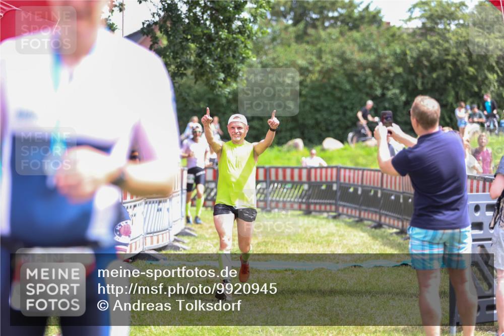 21.06.2026 - 29. Vierlanden-Triathlon Andreas Tolksdorf http://msf.ph/oto/9920945 21.06.2026 13:22:25 Ziel 293, 756, 779, 1014 meine-sportfotos.de