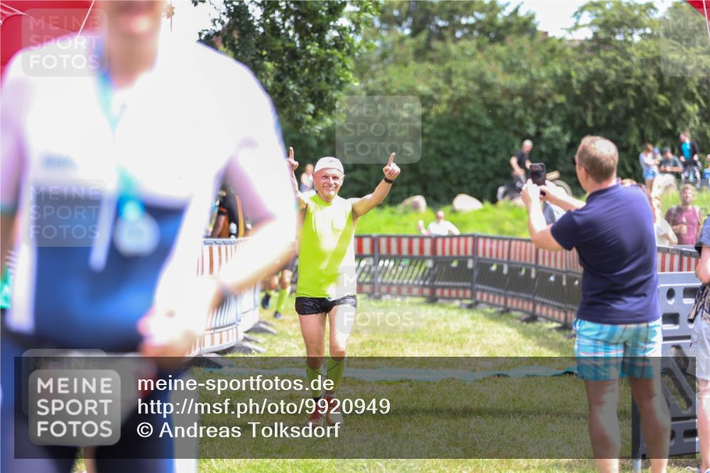 21.06.2026 - 29. Vierlanden-Triathlon Andreas Tolksdorf http://msf.ph/oto/9920949 21.06.2026 13:22:26 Ziel 293, 756, 779, 1014 meine-sportfotos.de