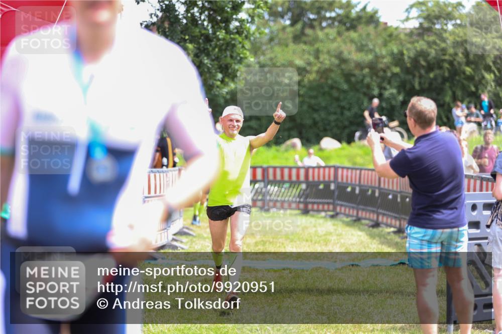 21.06.2026 - 29. Vierlanden-Triathlon Andreas Tolksdorf http://msf.ph/oto/9920951 21.06.2026 13:22:26 Ziel 293, 756, 779, 1014 meine-sportfotos.de