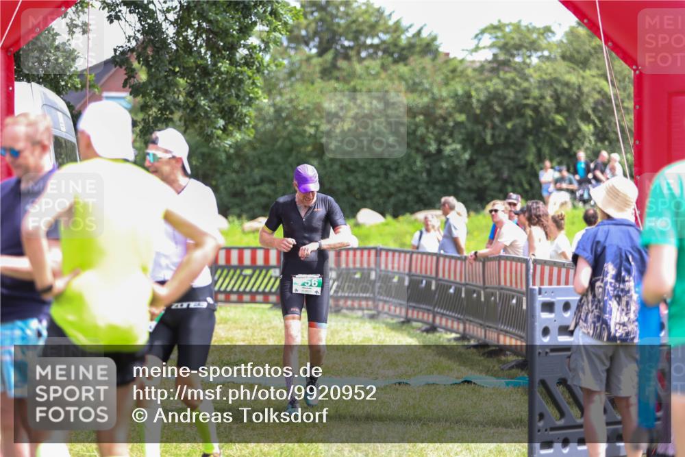 21.06.2026 - 29. Vierlanden-Triathlon Andreas Tolksdorf http://msf.ph/oto/9920952 21.06.2026 13:22:37 Ziel 756, 1017 meine-sportfotos.de