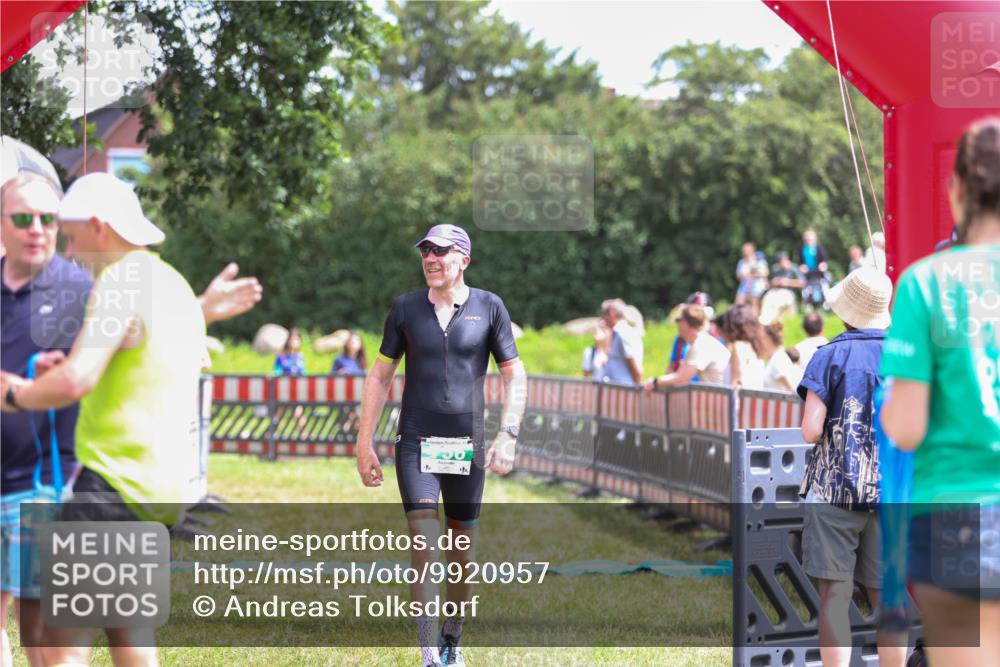 21.06.2026 - 29. Vierlanden-Triathlon Andreas Tolksdorf http://msf.ph/oto/9920957 21.06.2026 13:22:39 Ziel 756, 1017 meine-sportfotos.de