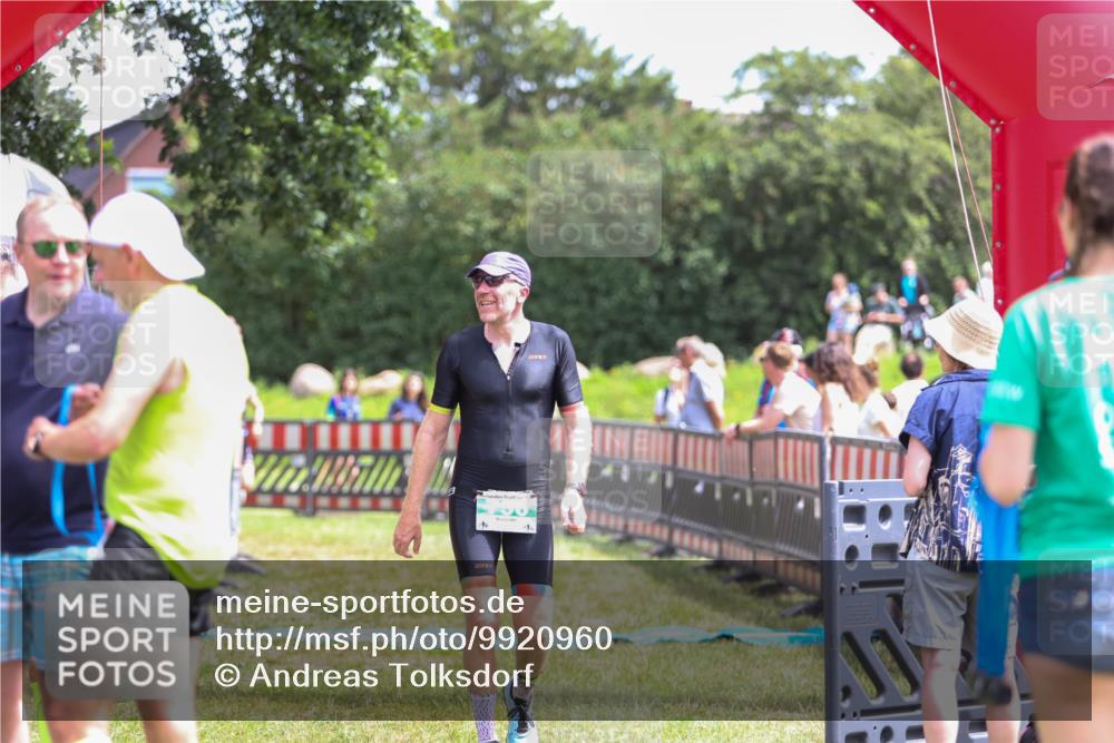 21.06.2026 - 29. Vierlanden-Triathlon Andreas Tolksdorf http://msf.ph/oto/9920960 21.06.2026 13:22:39 Ziel 756, 1017 meine-sportfotos.de