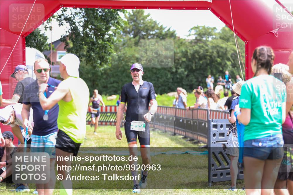 21.06.2026 - 29. Vierlanden-Triathlon Andreas Tolksdorf http://msf.ph/oto/9920963 21.06.2026 13:22:40 Ziel 756, 1017 meine-sportfotos.de