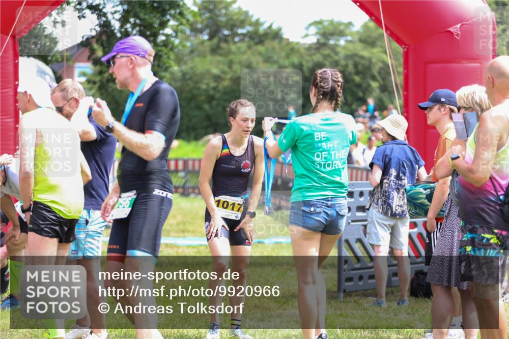 21.06.2026 - 29. Vierlanden-Triathlon Andreas Tolksdorf http://msf.ph/oto/9920966 21.06.2026 13:22:46 Ziel 1017 meine-sportfotos.de